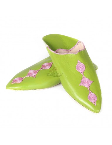 Babouche de Fez  bout pointu pistache et broderies de soie