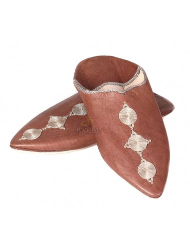 Babouche de Fez  bout pointu marron et broderies de soie