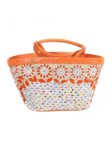 Panier en osier entirement dcor aux Fleurs oranger