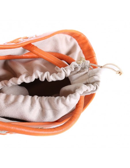 Panier en osier entirement dcor aux Fleurs oranger